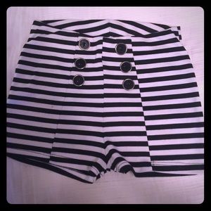 High waisted stretch shorts